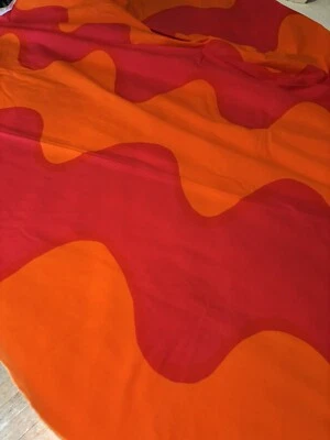 "Marimekko Finland Maija Isola LOKKI tela naranja y roja 1961 54,25"" X 74,5""" Foto 1 de 4