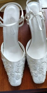 Wedding & Formal Occasion Beaded and Embroidered Ivory Shoes - Picture 1 of 6