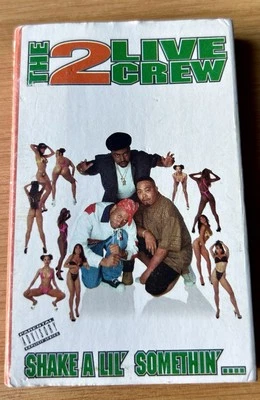 2 Live Crew Cassette Single-Shake A Lil’ Somethin’ 1996 Red Distribution Foto 1 de 4