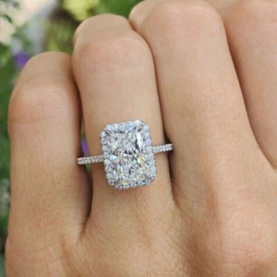 Anillo solitario de compromiso de diamantes simulados radiantes de 3,50 quilates enchapado en oro blanco de 14 k Foto 1 de 3