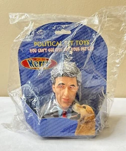 Giocattolo Politico Pet Dog Saddam Victory 5" Squeaky John Kerry - NUOVO DI ZECCA! - Foto 1 di 3