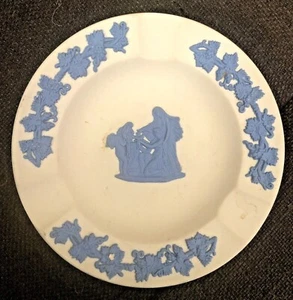Wedgwood JASPERWARE Blue on Cream Round 3 Slot Ashtray Cupid As Oracle - Picture 1 of 4