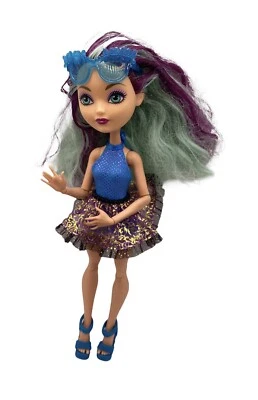 Óculos de sol Ever After High Madeline Hatter espelho boneca de praia sapatos 2012 - Imagem 1 de 4