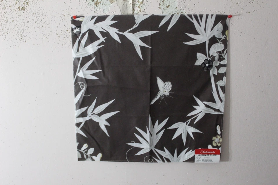 Scalamandre, Jardín De Chine, Floral/Mariposas, 17.50" W X 17.50" L, Espresso Foto 1 de 1