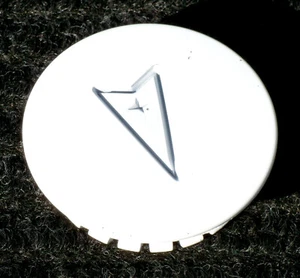One Genuine Pontiac Grand Prix Trans Sport Center Cap Hubcap 1992 1996 White OEM - Picture 1 of 8