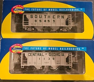 HO Athearn RTR 2-Bay Covered Hoppers CG #1138 & SOU #95455 - Bild 1 von 2