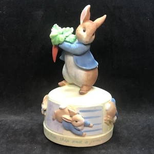 PETER RABBIT COLLECTION REVOLVING MUSIC BOX PETER RAN WITH A HOP #A1329 - Picture 1 of 12