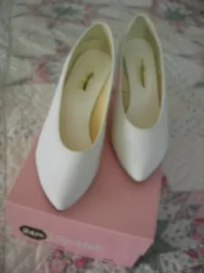 Size 6.5B ~  Peau Dyeables ~ NOS ~ Classic Style ~ Wedding / Prom / Special Occ - Picture 1 of 3