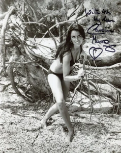 CAROLINE MUNRO SIGNED AUTOGRAPHED 8x10 PHOTO SEXY ACTRESS MODEL RARE BECKETT BAS - Picture 1 of 2
