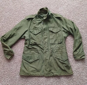 M-1951 Army Field Jacket corto-piccolo raso OG-107 1957 Elvis Vietnam oliva - Foto 1 di 12