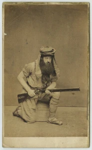CDV 1860-70 Cranfield à Dublin. Homme avec fusil. Explorateur du désert ? - Picture 1 of 2