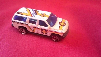 1999 Matchbox Special Edition 2000 Chevrolet Suburban Emergency Rescue - Изображение 1 из 4