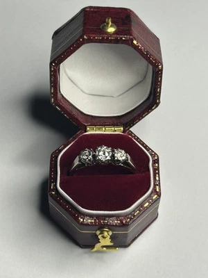Superb gift! Victorian solid 18ct Gold & Platinum 3 diamond trilogy ring Size L - Image 1 of 4