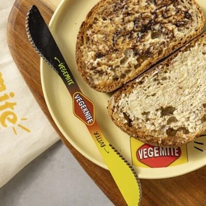 🔶️RARE VEGEMITE LIMITED 2024 VEGEKNIFE KNIFE - Picture 1 of 6