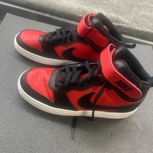 Nike Court Burrough High Top Youth Size 6.5 Leather Shoes Worn 3 Times - Picture 1 of 9