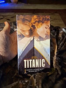 Titanic (VHS, 1998, 2-Tape Set, Pan-and-Scan, THX) - Foto 1 di 6