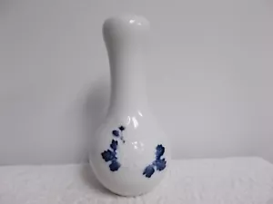 MMA Metropolitan Museum of Art Chrysanthemum Japanese Repro 8" Porcelain Vase - Picture 1 of 7