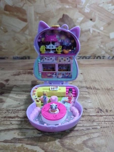 Polly Pocket Sushi Shop Cat Playset - Sushi-Themed Compact with Dolls & Accessor - Picture 1 of 5