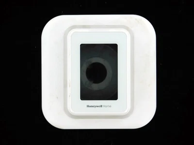 Honeywell Home T9 Series 1 WiFi Smart Thermostat (RCHT9610WFW2004) - Image 1 of 4
