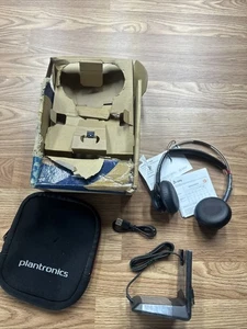 Plantronics Voyager Focus UC B825 Headset w/ Charge Stand 202652-102 - Picture 1 of 6