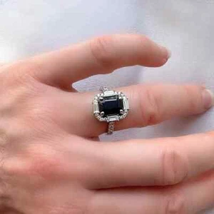 Anillo de compromiso de diamantes con zafiro natural esmeralda de 3,80 quilates de oro blanco macizo de 14 quilates - Imagen 1 de 9