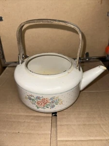 Old style tea kettle - Picture 1 of 8