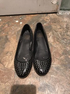 pour la victoire 9 Studded Black Leather Flats Foto 1 de 4