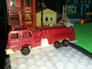 Vintage Tootsietoy Feuerwehrauto Druckguss rot Neulackierung 4 3/4" L Pumpe 6 Räder 70 USA - Bild 1 von 12
