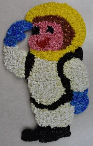 Vintage 1970er geschmolzen Kunststoff Popcorn Wanddekoration Astronaut 18" hoch - Bild 1 von 2