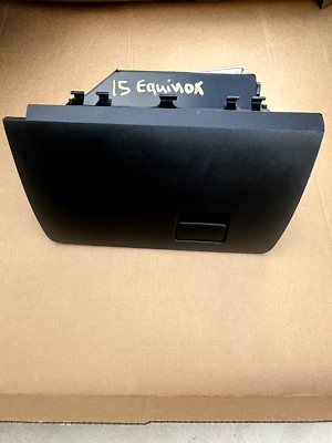 Chevrolet Equinox 2015 tablero delantero guantera compartimento de almacenamiento lado derecho OEM Foto 1 de 4