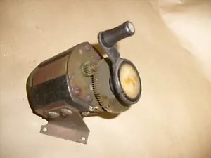VINTAGE RADIO PART - CRANK 16R11 FROM HAM MILITARY RADIO ESTATE - MAGNETO ?? - Picture 1 of 11