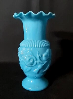 ANCIENNE OPALINE DE FOIRE PETIT VASE BLEU TURQUOISE COL DENTELLE DECOR  FLEURS - Photo 1/4