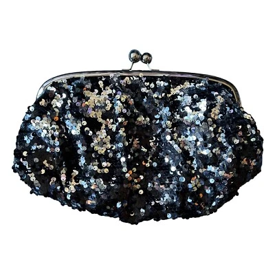 Bolsa Mossimo Black Sequin Kiss Lock Clutch 13" L x 9" H Scrunchy Glitter - Imagem 1 de 4