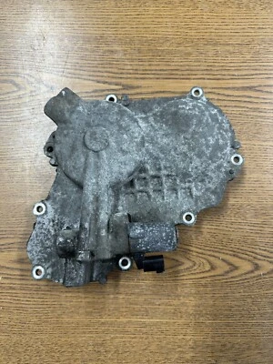 Cubierta de control de distribución de válvula de motor izquierda Infiniti QX56 QX80 2011-2017 5,6 L V8 FABRICANTE DE EQUIPOS ORIGINALES Foto 1 de 4