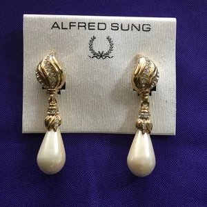 Alfred Sung Earrings Gold Tone Drop Pearl Rhinestone Chunky Clip On New - Picture 1 of 5