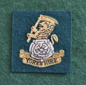 Insignia boina de oficial del regimiento real de Yorkshire - Imagen 1 de 2