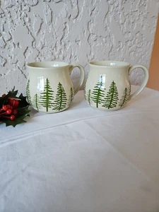 2er Set Winter Forest Pine Tree Kaffeetassen Tassen 16 Unzen Urlaub Schneeflocken - Bild 1 von 6