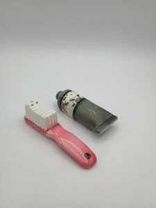 Vintage Japan Zahnbürste und Zahnpasta Salz und Pfefferstreuer grau rosa Blumen 50er - Bild 1 von 15