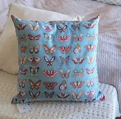 Caldeira Blue Butterfly Luxury Throw Pillow 20x20 - Imagem 1 de 4