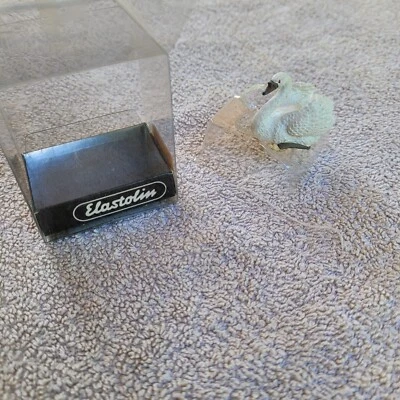 Dollhouse Miniatures Elastolin Swan- 1/25 Scale -- White Seated Swan Pre-owned  - Image 1 of 4