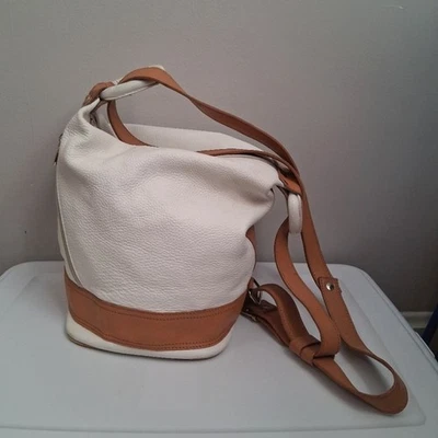 Valentina Italia Cuero Crema Convertible Mochila Cubo Hobo Bolso de Hombro LEER Foto 1 de 4