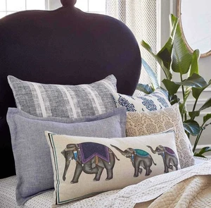 John Robshaw Anthropologie Akzent Dekokissen Schein ELEFANTEN bemalt 17x32 - Bild 1 von 14