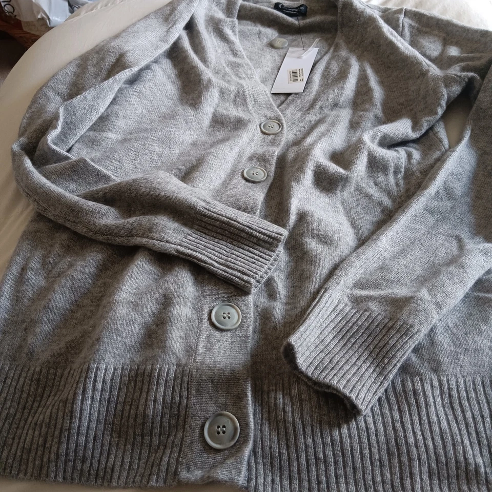 Cárdigan gris cachemir para mujer C by Bloomingdale's, pequeño nuevo con etiquetas venta al por menor $168 Foto 1 de 3