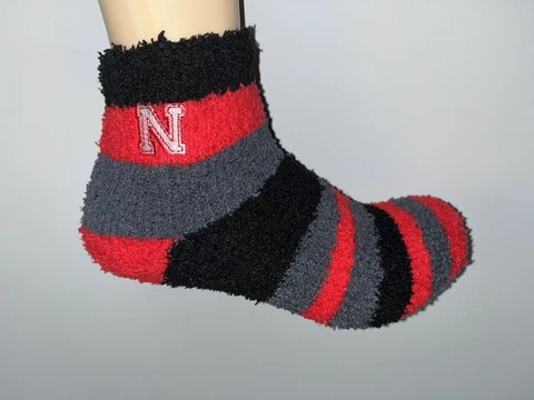 NEBRASKA CORNHUSKERS COLLEGE TEAM LOGO WOMENS STRIPED SOFT FUZZY ANKLE SOCKS Q Cover