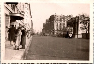 1945 WWII Classic Double Decker Bus London England Vtg Found Photo Snapshot - Picture 1 of 3