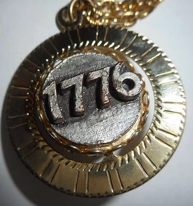 DE COLECCIÓN 1776 Campana de la Libertad Collar Largo Eslabón Cadena Dorado Plata - Imagen 1 de 6