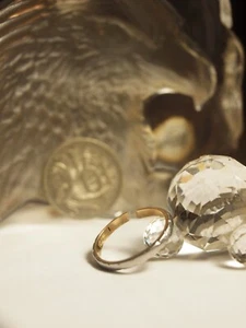 18CT YELLOW & WHITE GOLD WEDDER RING - READ DESCRIPTION - SCRAP / BROKEN BAND - Picture 1 of 10