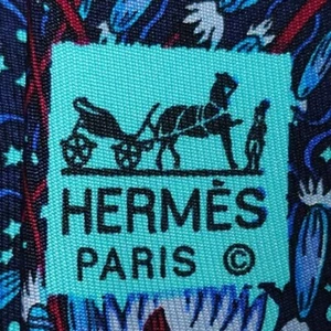 HERMES 7048 TA Dark/Baby Blue Floral 100% Silk tie New in box without tag - Picture 1 of 5