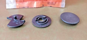 ALFA ROMEO 147 VERSIONI DISTINCTIVE - TI  CLIP  FISSAGGIO TAPPETI  71719356 - Imagen 1 de 3