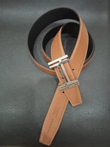 Cintura Reversibile Hermes Beige E Nera, 120cmx32 mm, Fibbia Argento Au Carrè - Foto 1 di 8